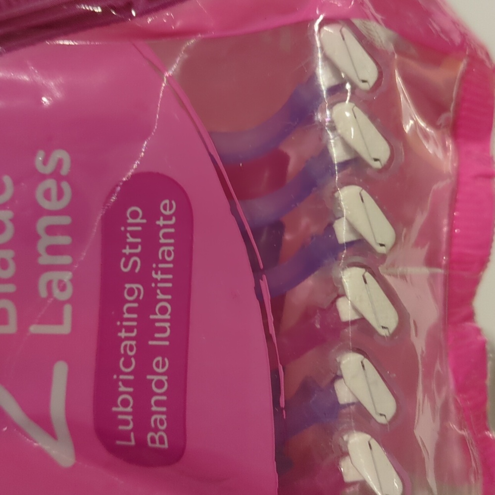 NIP 12 Disposable Razors - Picture 2 of 2